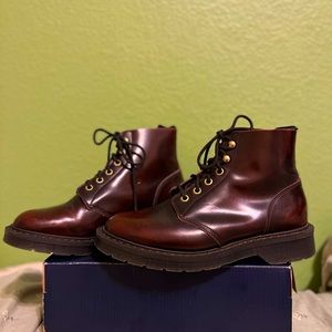 Great condition TOAST X SOLOVAIR
Solovair Jade Derby Boots in burgundy size 6.